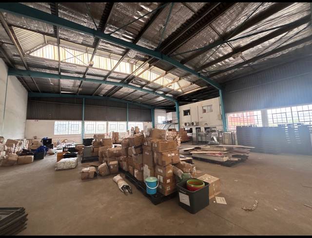 900M² WAREHOUSE TO LET IN SPRINGFIELD